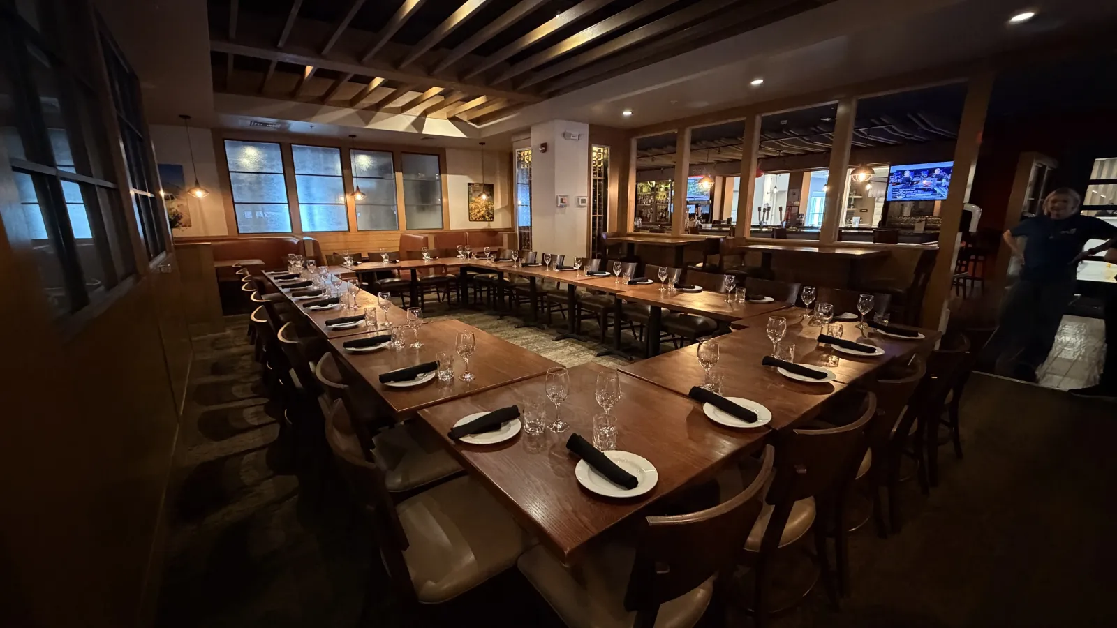 Redz Restaurant dining room at DoubleTree Suites Mt. Laurel